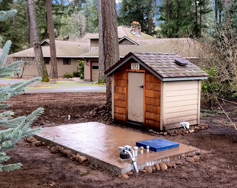 Pump house with an underground water holding tank